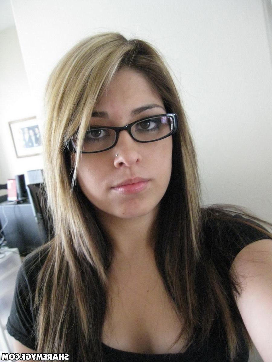 12P Cute girlfriend takes selfshot pictures of her stripping in her bedroom mirror