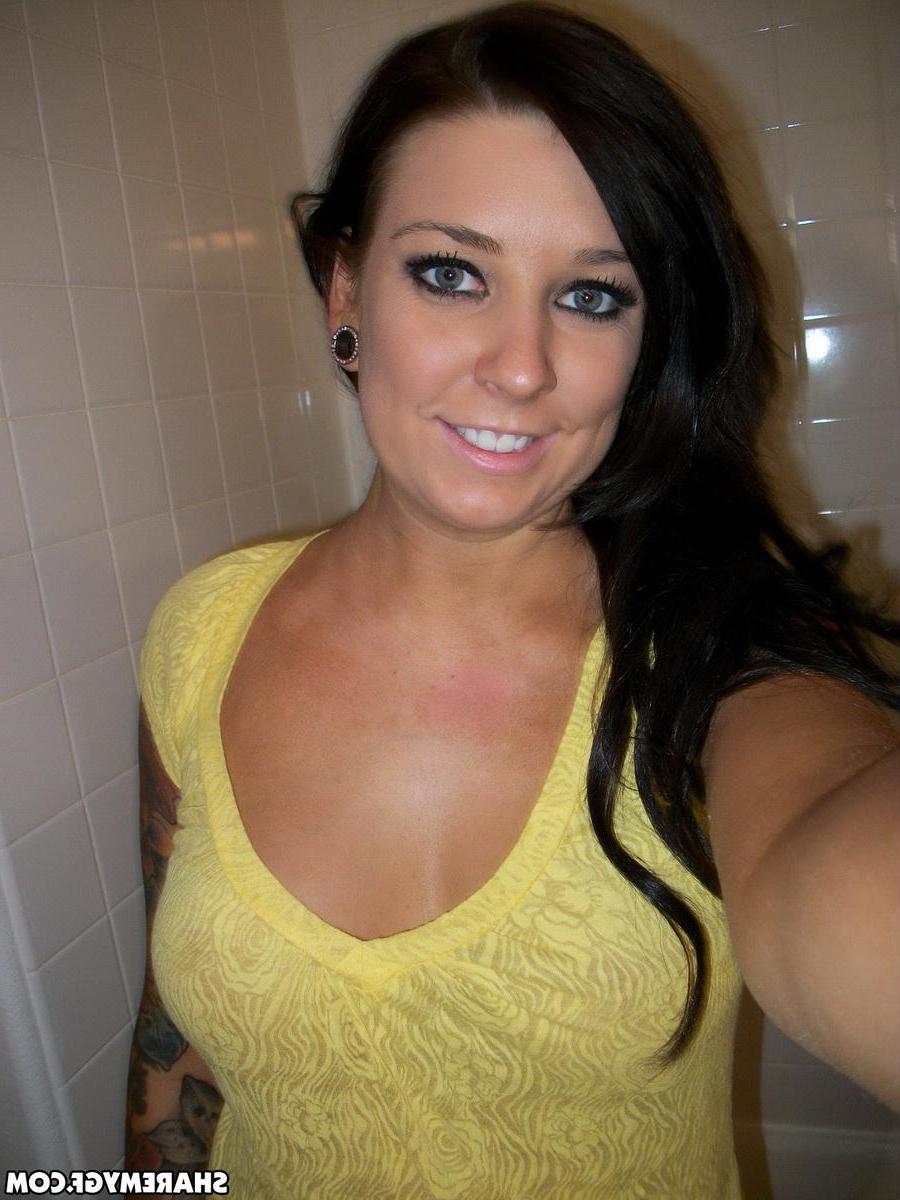 12P Busty alt girlfriend takes selfies of her huge tits