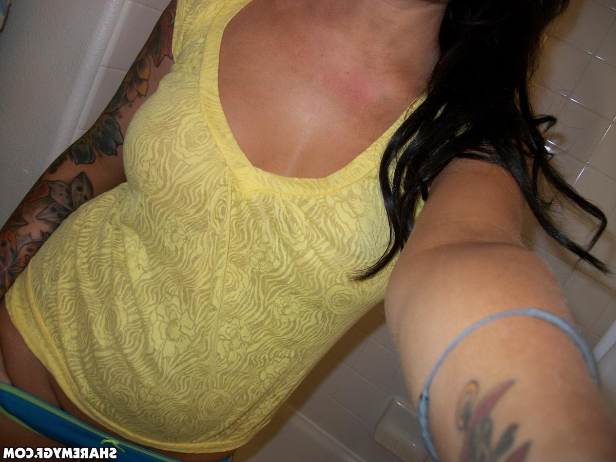 12P Busty alt girlfriend takes selfies of her huge tits