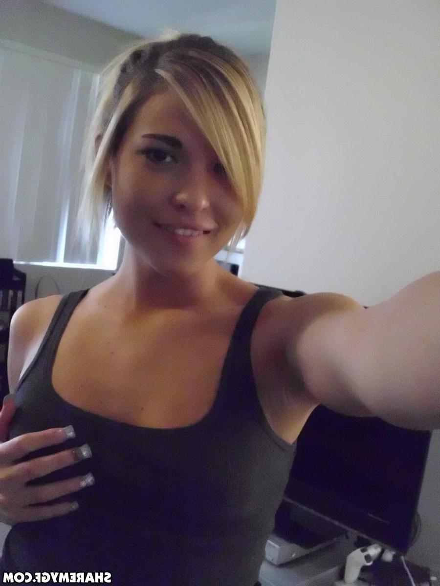 20P Blonde coed takes hot selfies in her bedroom