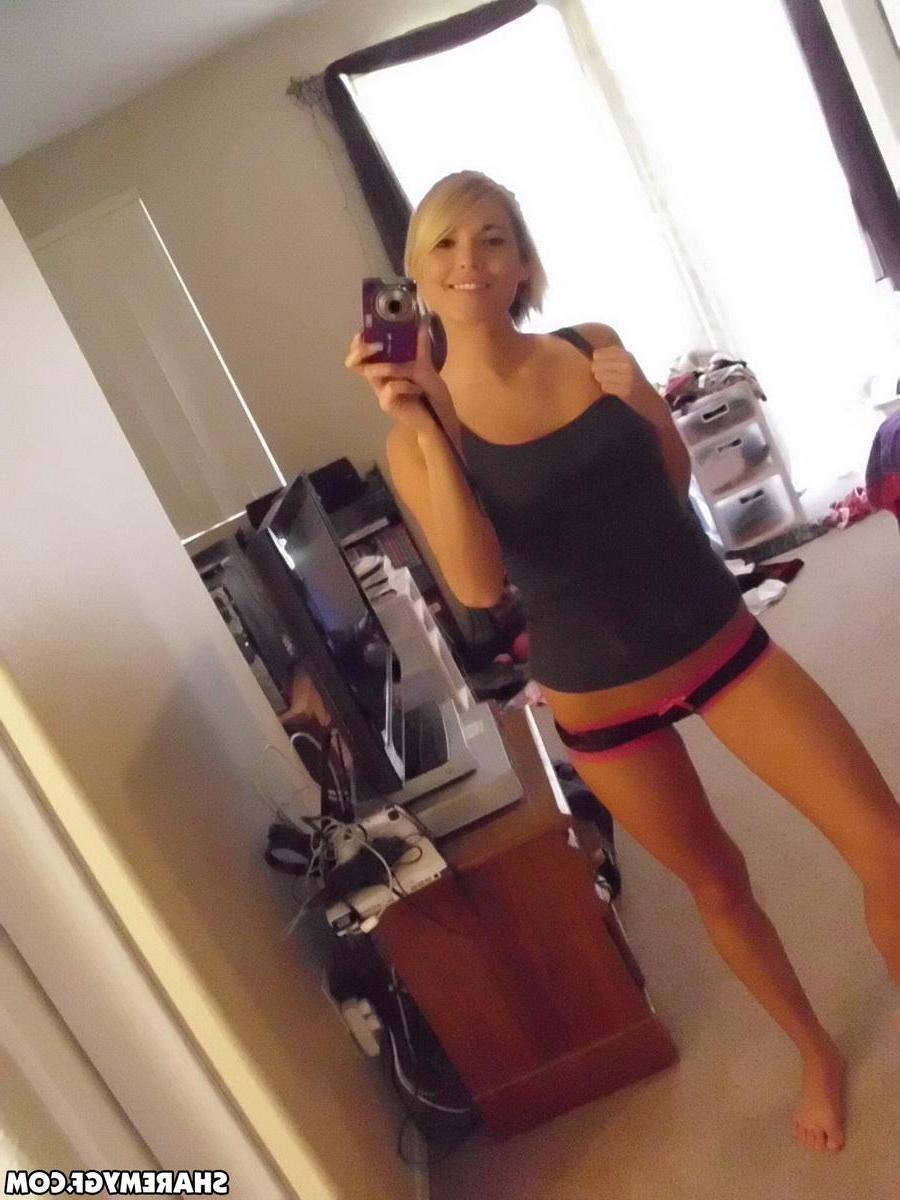 20P Blonde coed takes hot selfies in her bedroom