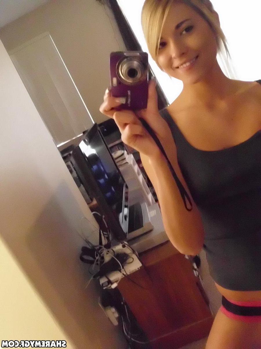 20P Blonde coed takes hot selfies in her bedroom