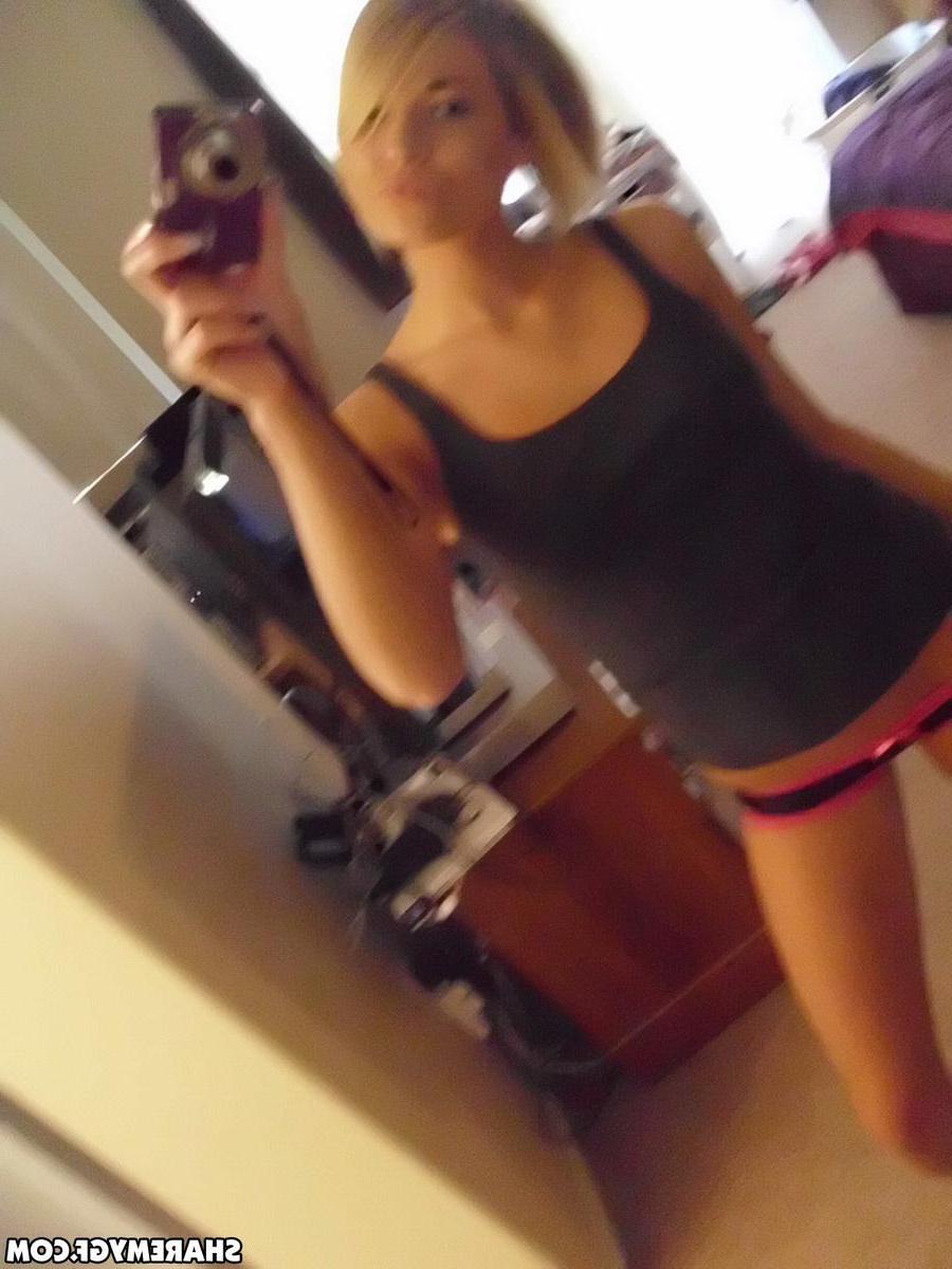 20P Blonde coed takes hot selfies in her bedroom