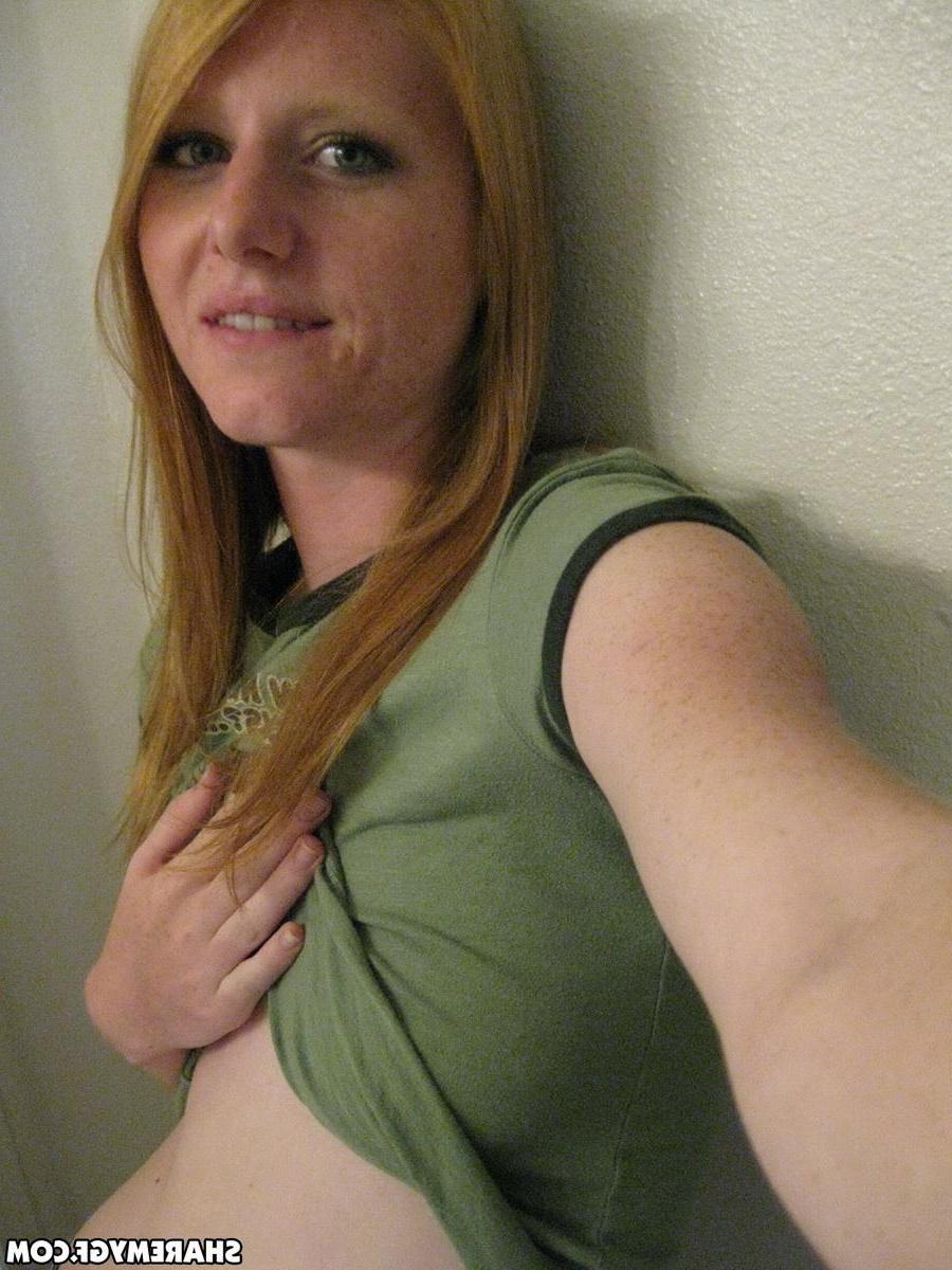 20P Hot college redhead takes selfies of her big natural boobs