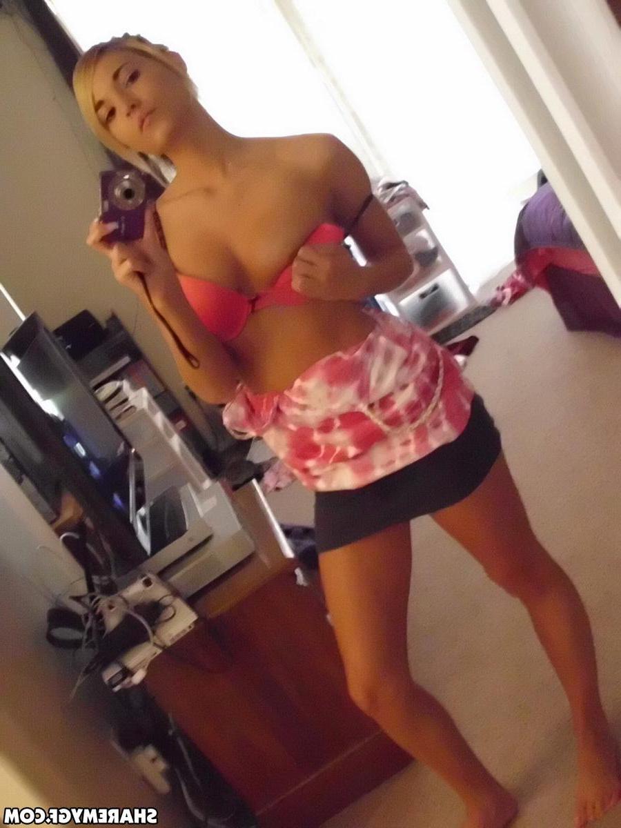 20P Stunning blonde coed takes hot selfies of her tight body