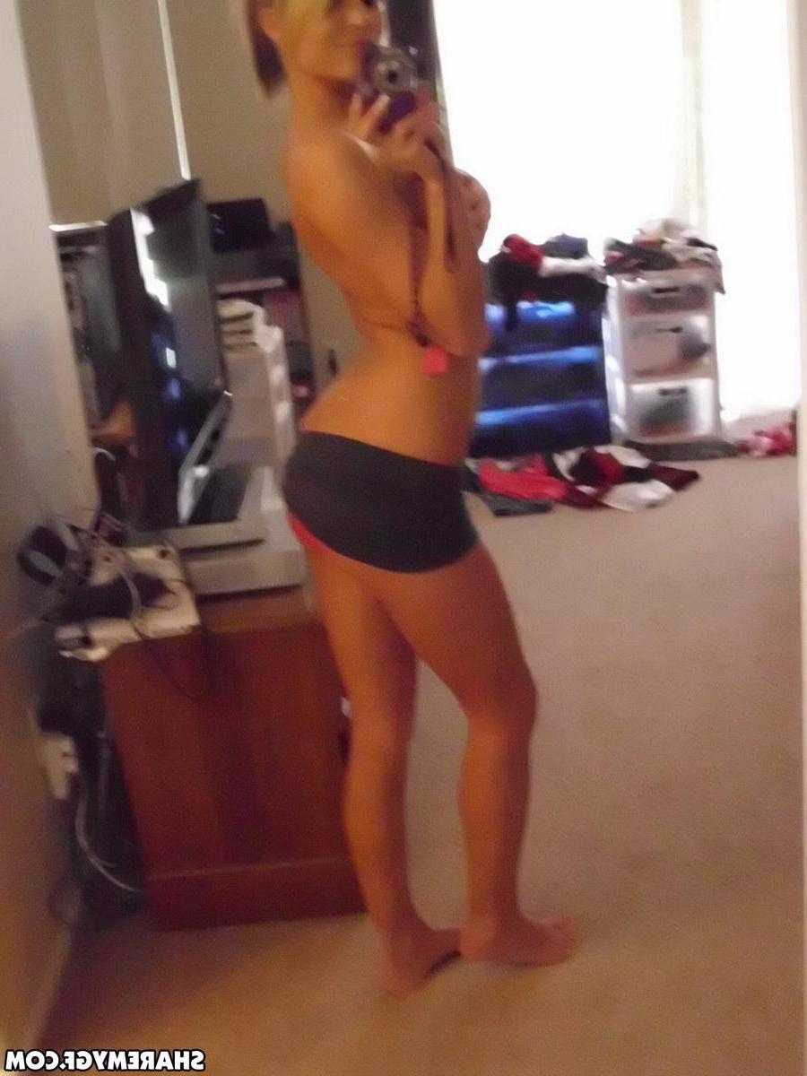 20P Stunning blonde coed takes hot selfies of her tight body