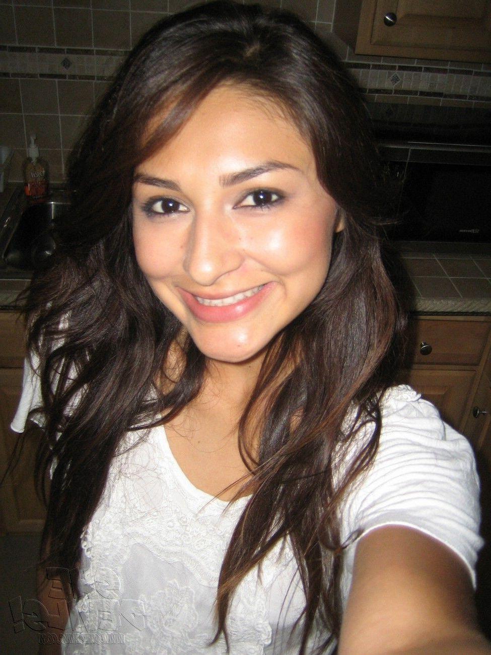15P Pictures of a hot teen girl naked and spreading for you
