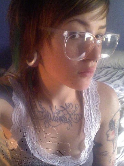12P Pictures of hot tattooed girlfriends showing off
