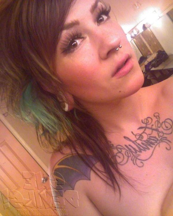 12P Pictures of hot tattooed girlfriends showing off