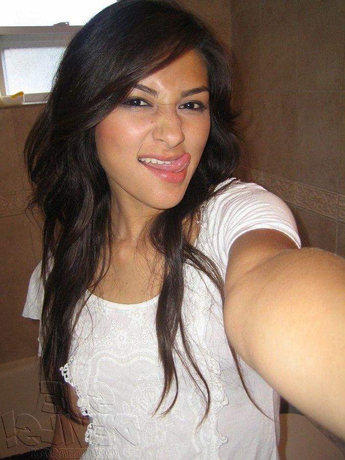 14P Pictures of a hot amateur girl stripping for you