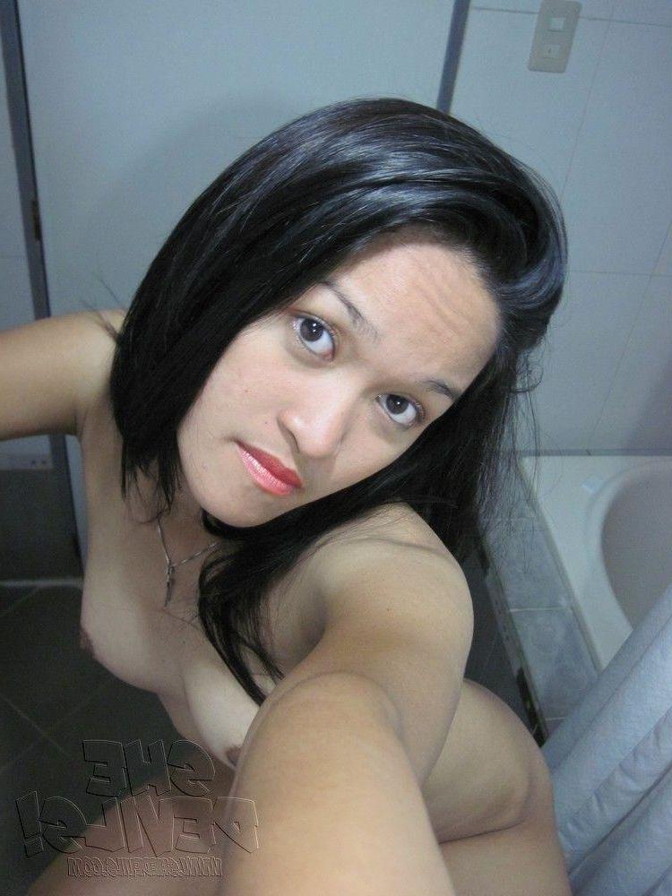 15P Pictures of a hot asian teen gf taking pics of herself