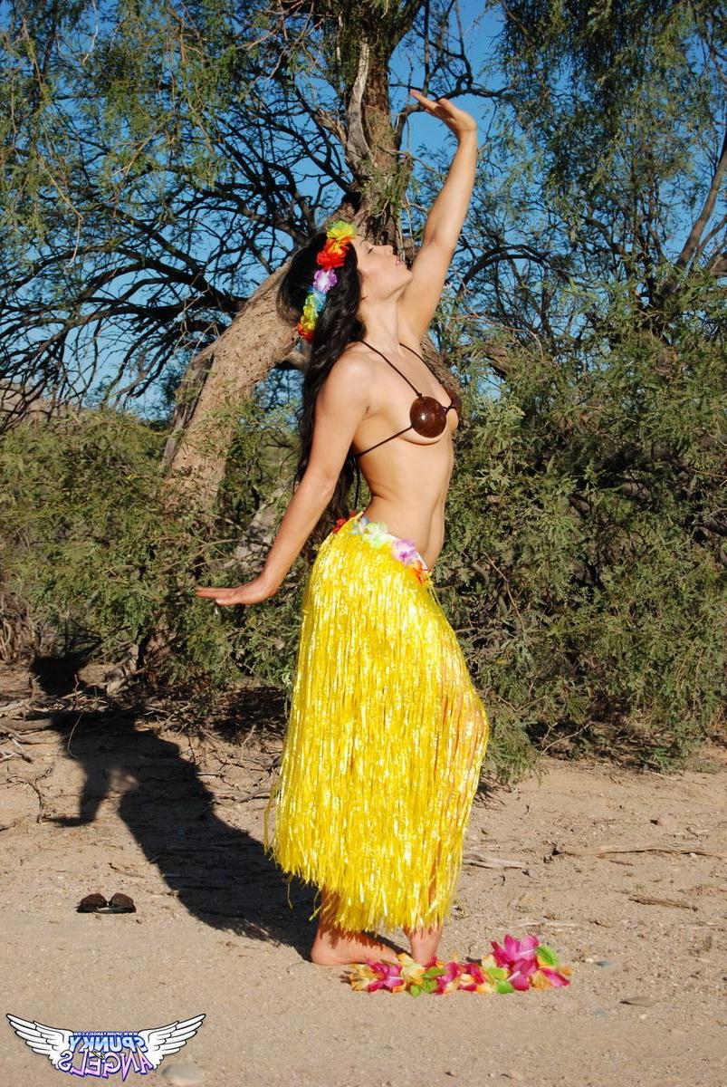 12P Tianna shows off her tight body in her hula outfit outdoors