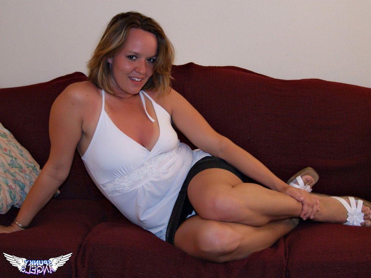20P Pictures of teen girl Tessa exposing her body