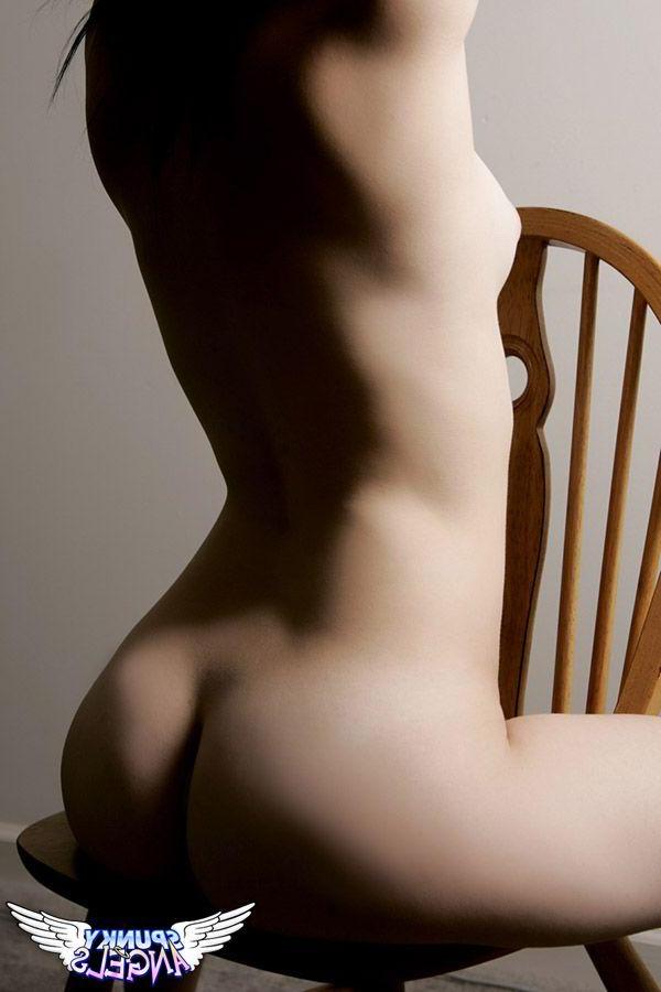 20P Pictures of hot teen angel Emma showing her incredible body