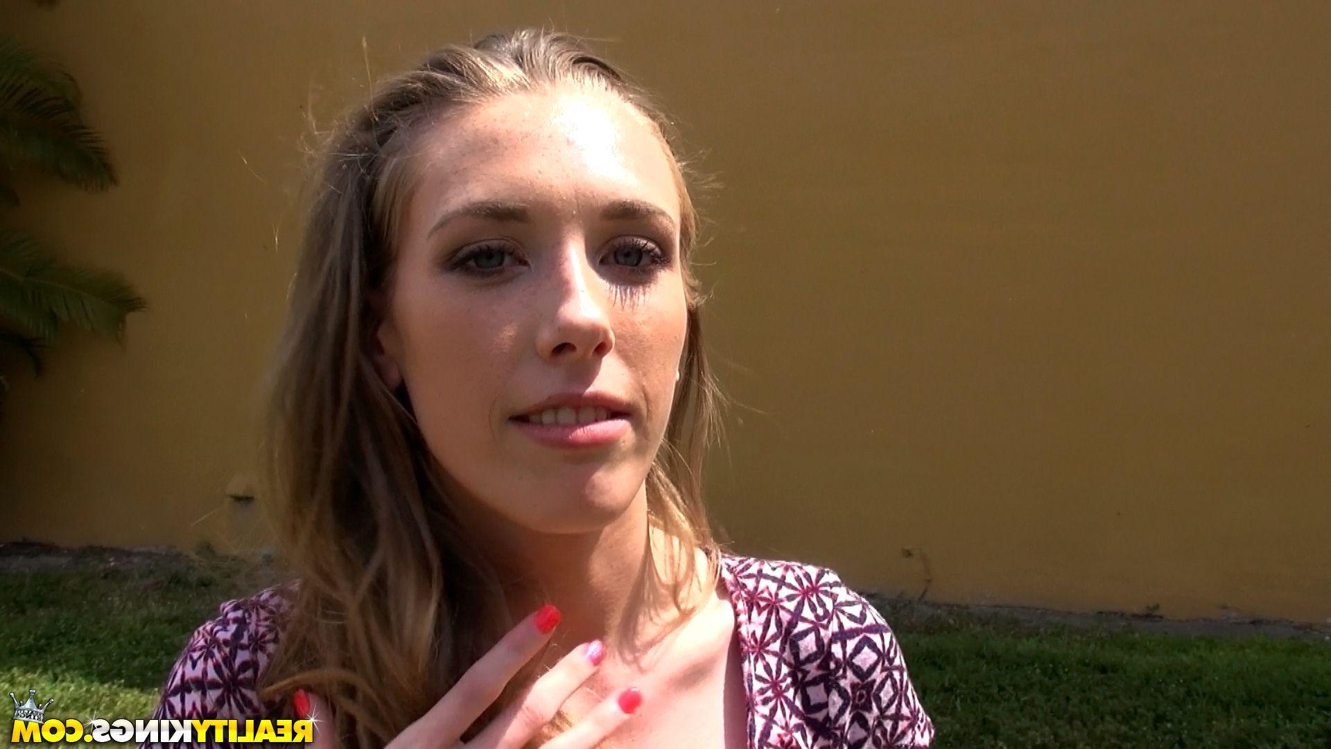 20P Hot teen Roxy Nicole fucks a stranger that she just met
