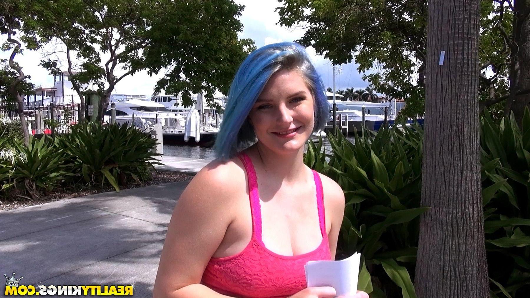 20P Hot emo girl Ava Steel fucks a stranger for cash