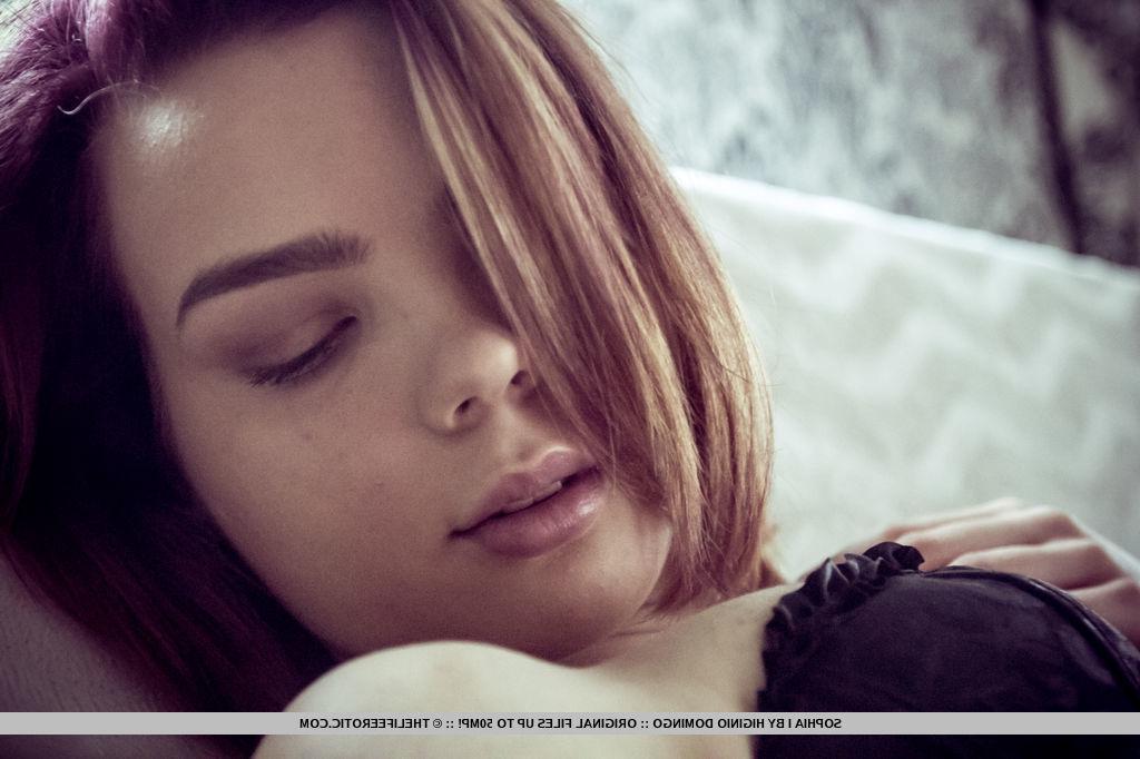 16P Beautiful girl Sophia I plays with her wet pussy in black lingerie