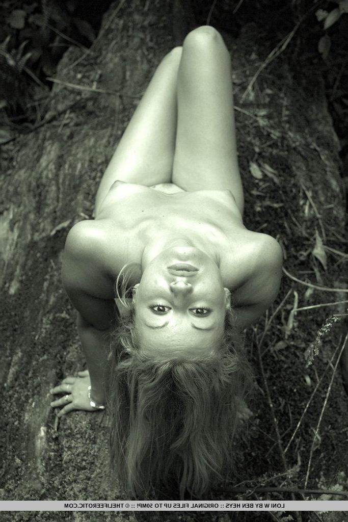 16P Elegant and sensual photos in monochromatic tone, featuring the beautiful Loni as she poses carefreely in the forest.