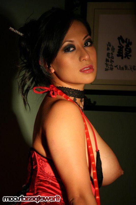 16P Pictures of a hot asian teen showing her hot nude body