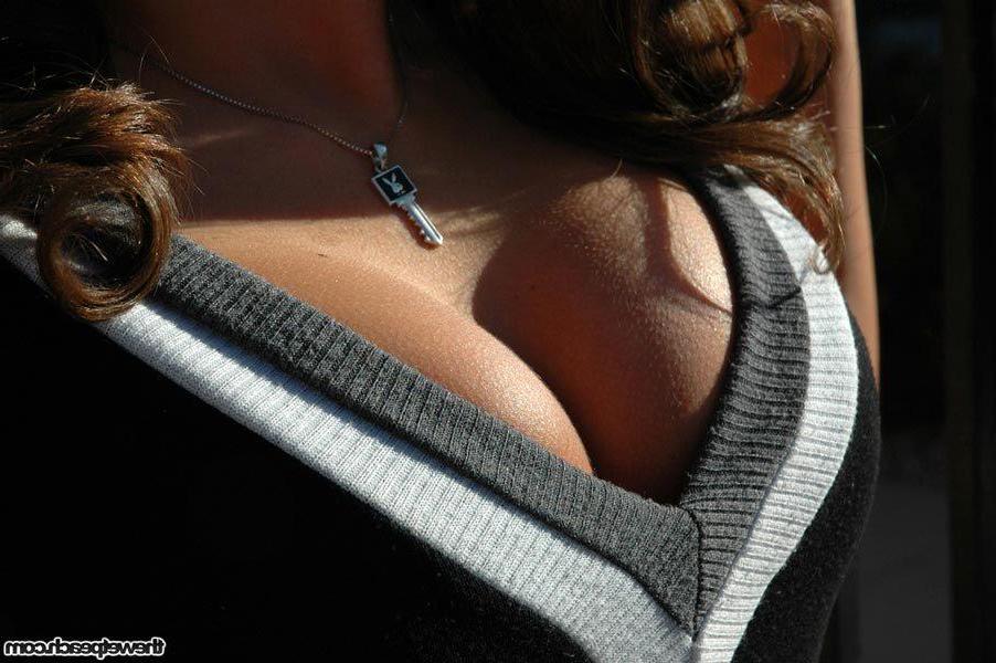 16P Pictures of teen girl Taylor flaunting her gorgeous body