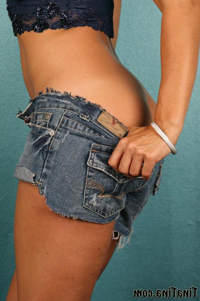16P Pictures of teen TinaTina teasing with her hot body