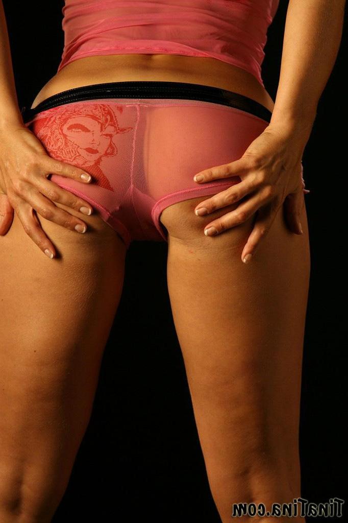 16P Pictures of teen chick TinaTina teasing with her hot body