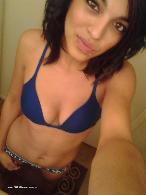 14P Gorgeous GF displays her fine body while selfshooting