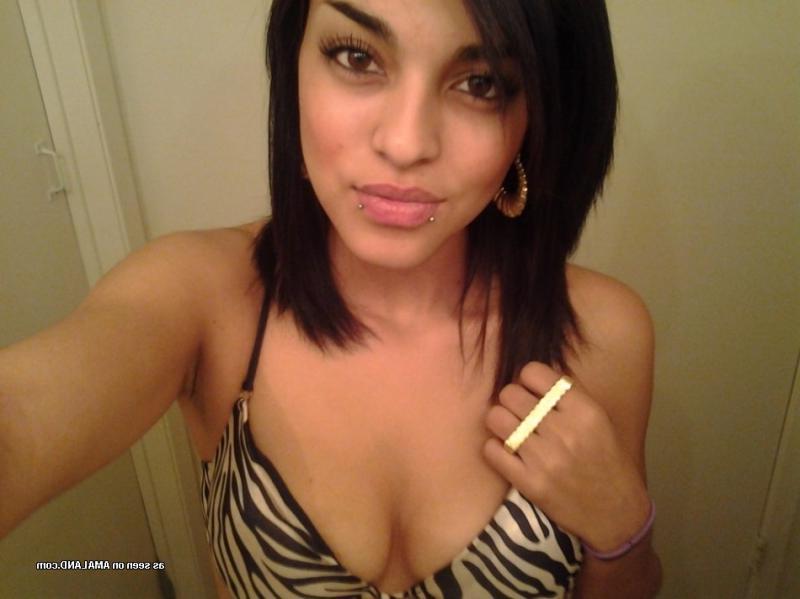 14P Gorgeous GF displays her fine body while selfshooting