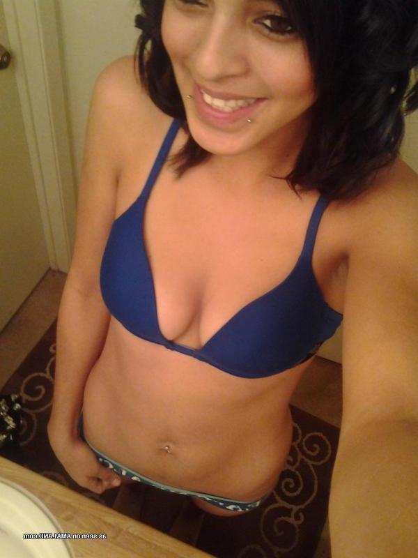 14P Gorgeous GF displays her fine body while selfshooting
