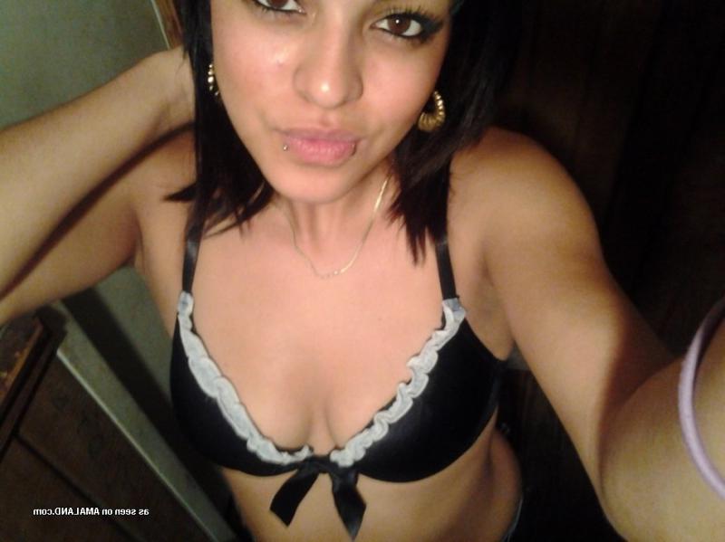 14P Gorgeous GF displays her fine body while selfshooting