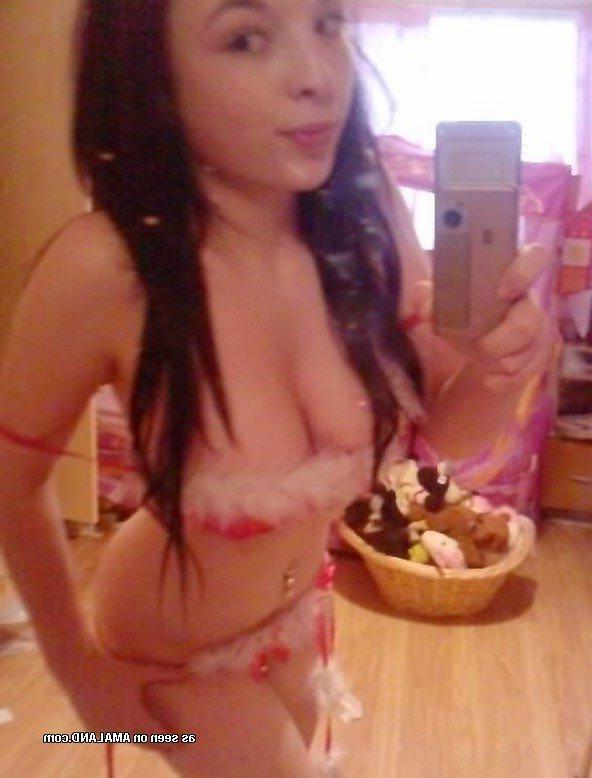 14P Busty UK teen self-shooting in lingerie at home