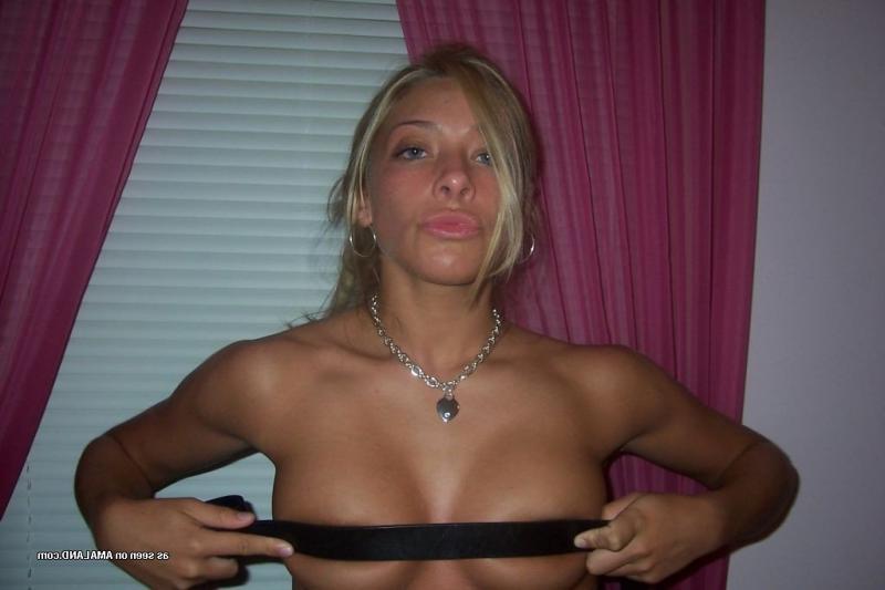 14P Amateur sexy honey displaying her nice breasts