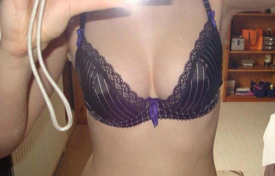 15P Pictures of a horny blonde girlfriend showing her body