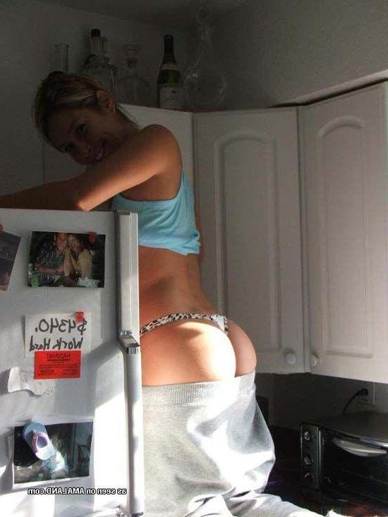 15P Pictures of a horny blonde girlfriend showing her body