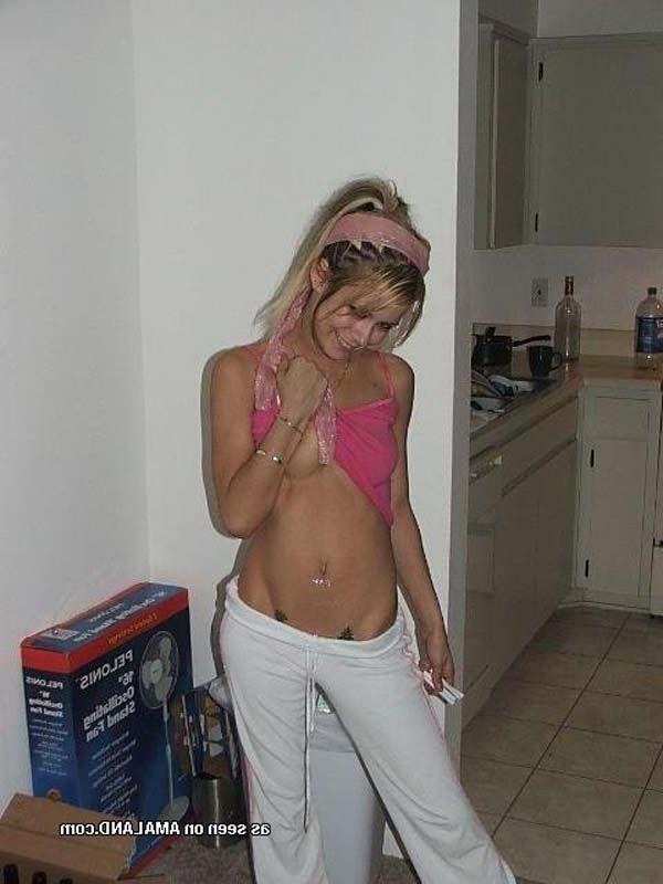 15P Pictures of a horny blonde girlfriend showing her body