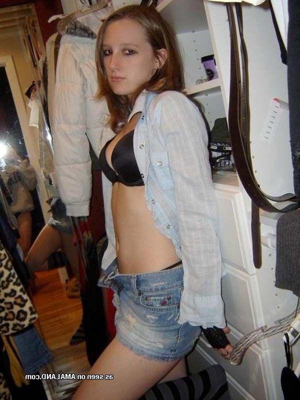 15P Pictures of teen girls showing her hot body