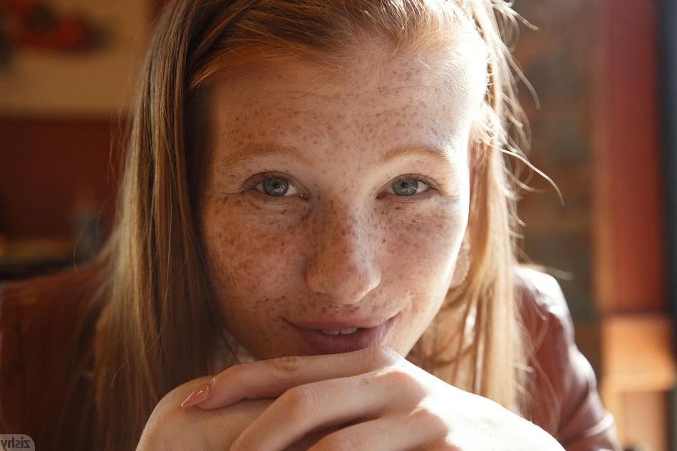 8P Redhead teen Abby Vissers teases in her dress