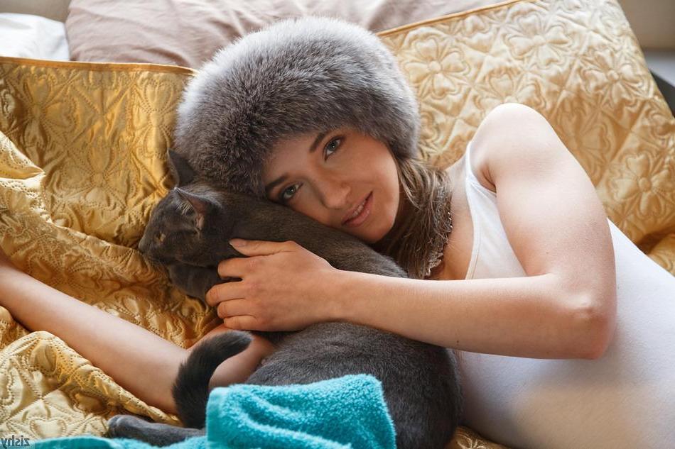 8P Pretty teen Maria Turova teases in a furry hat and leotard
