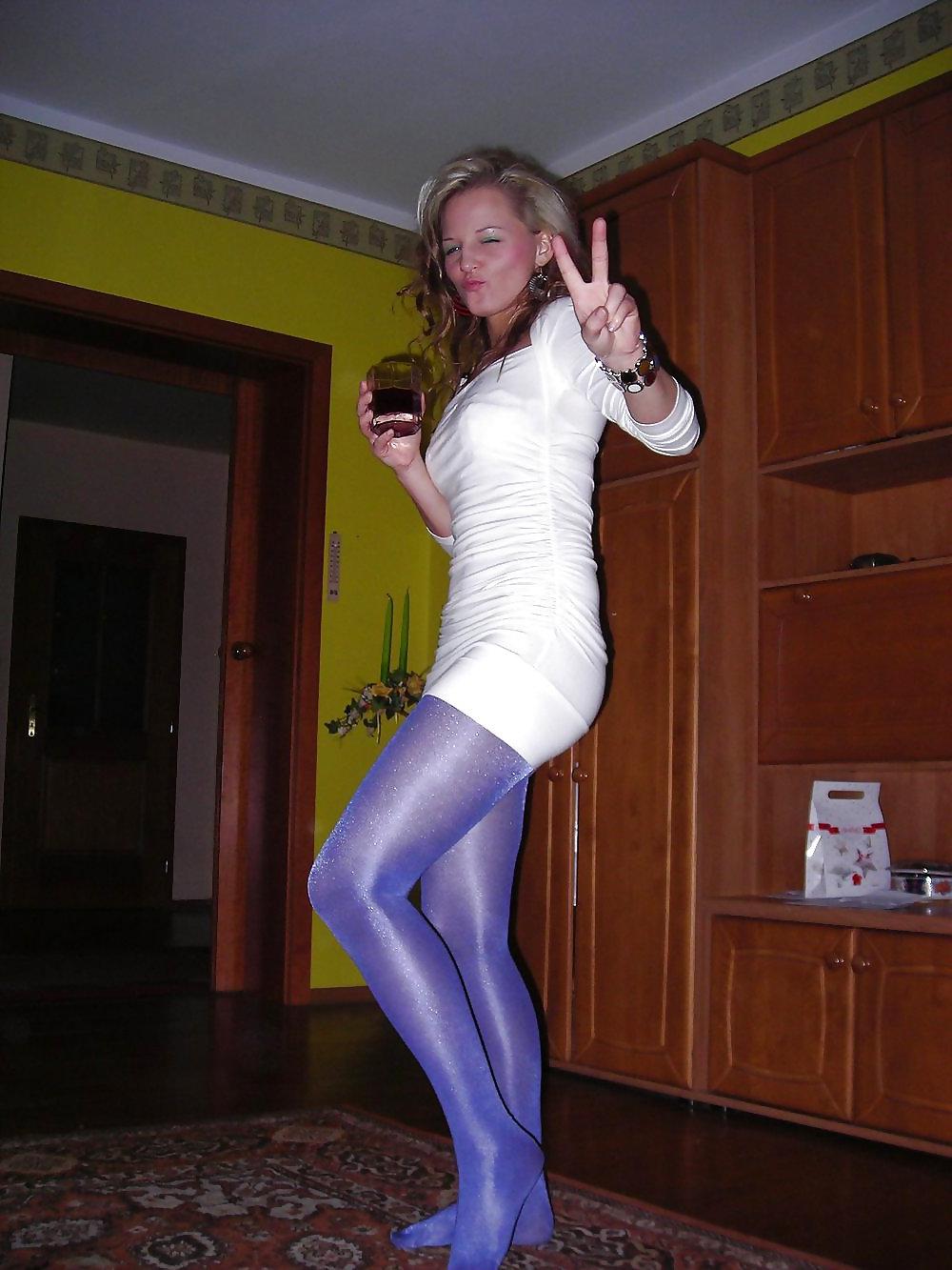 19P Amateurs in Stockings & Pantyhose