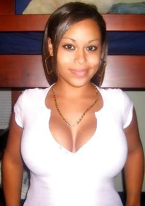 25P Ebony Busty Internet Amateur Young Set 4