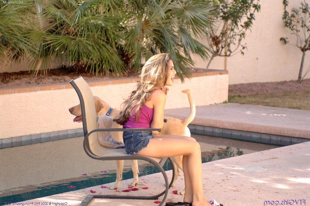 20P Pictures of teen girl Michelle pleasuring you with her body