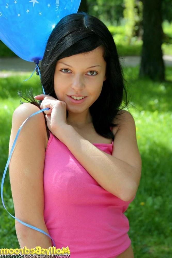 15P Pictures of Molly's Bedroom having fun on her birthday