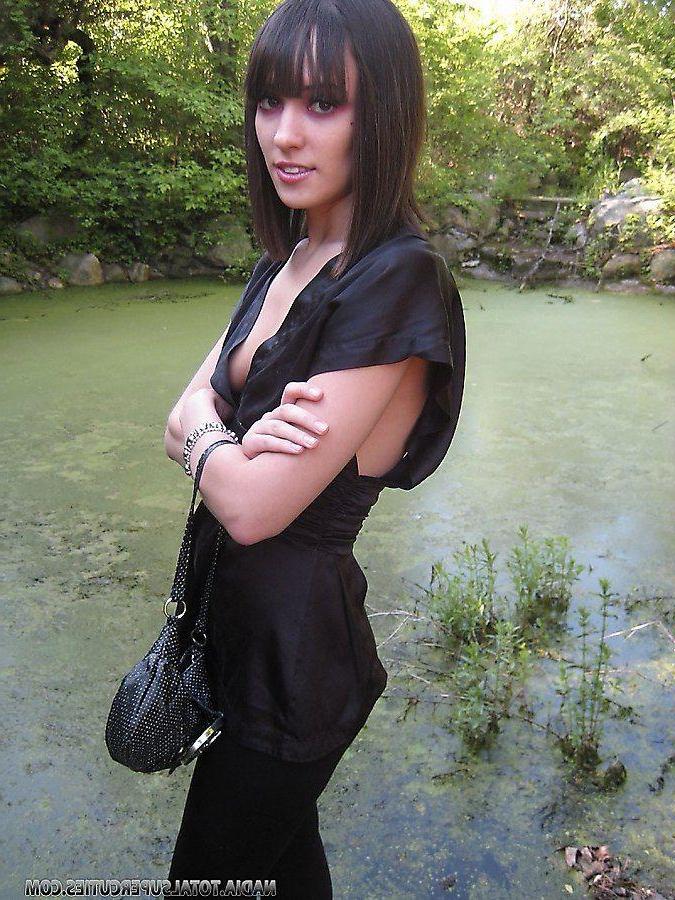 20P Pictures of Nadia getting ready for a sexy night on the town