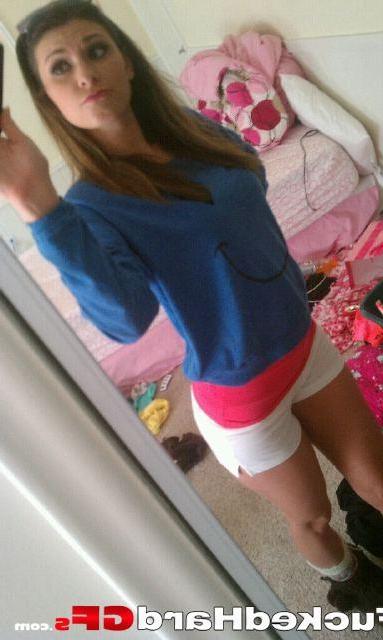 15P Watch this sexy GF getting naughty on camera