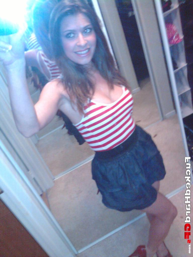 15P Watch this sexy GF getting naughty on camera