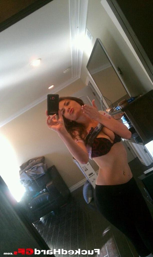 15P Watch this sexy GF getting naughty on camera