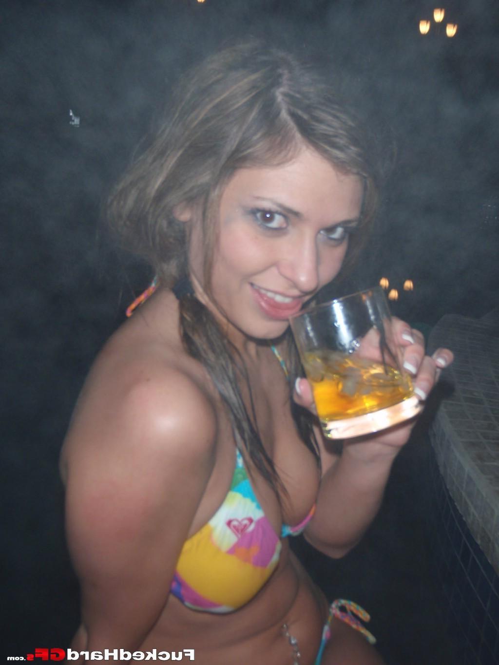 15P Watch this sexy GF getting naughty on camera