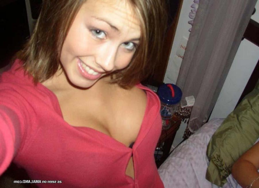 15P Pictures of two steamy hot amateur busty girlfriends showing off