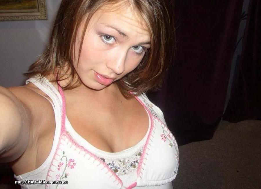 15P Pictures of two steamy hot amateur busty girlfriends showing off