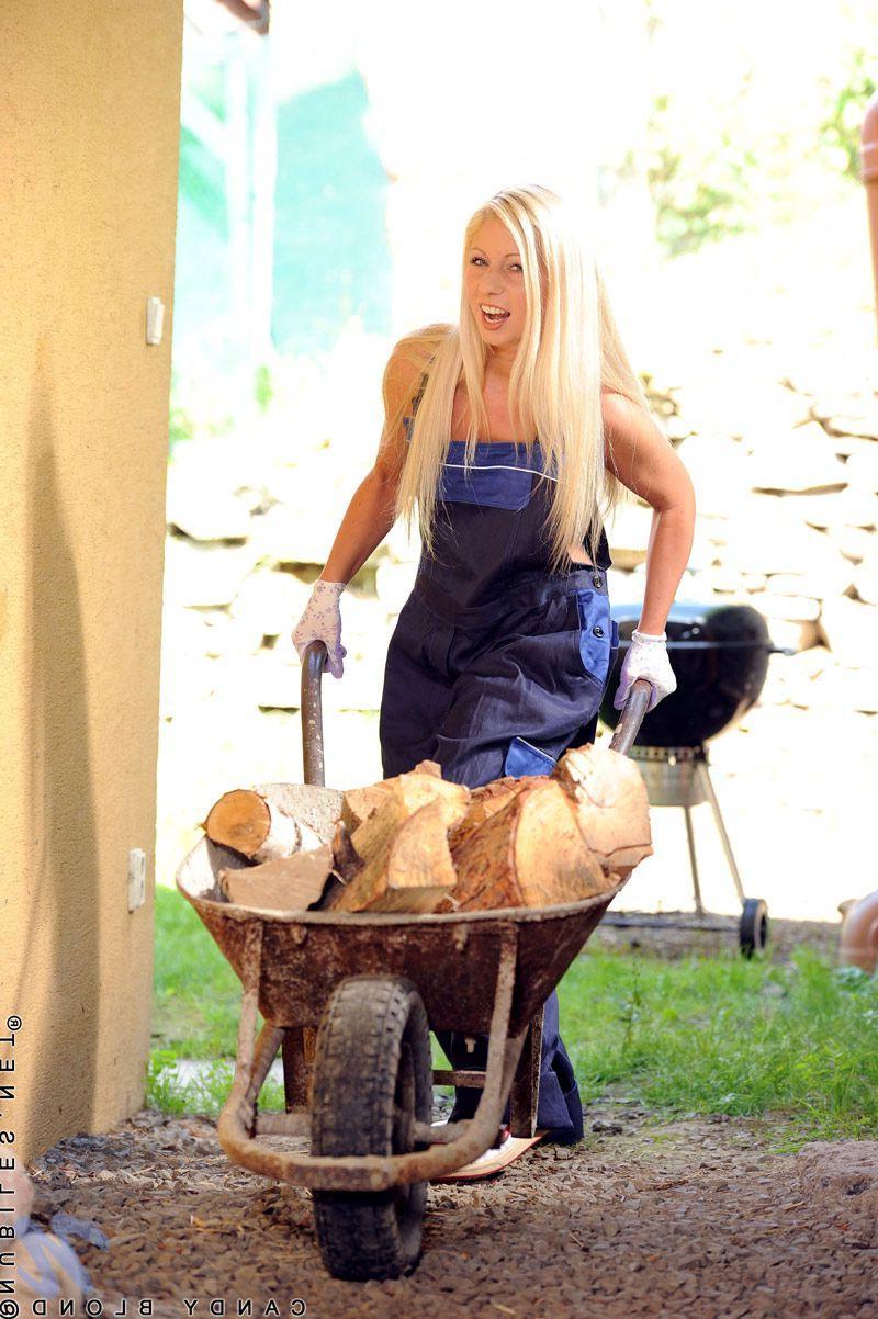 20P Pictures of Candy Blond teasing with her hot body